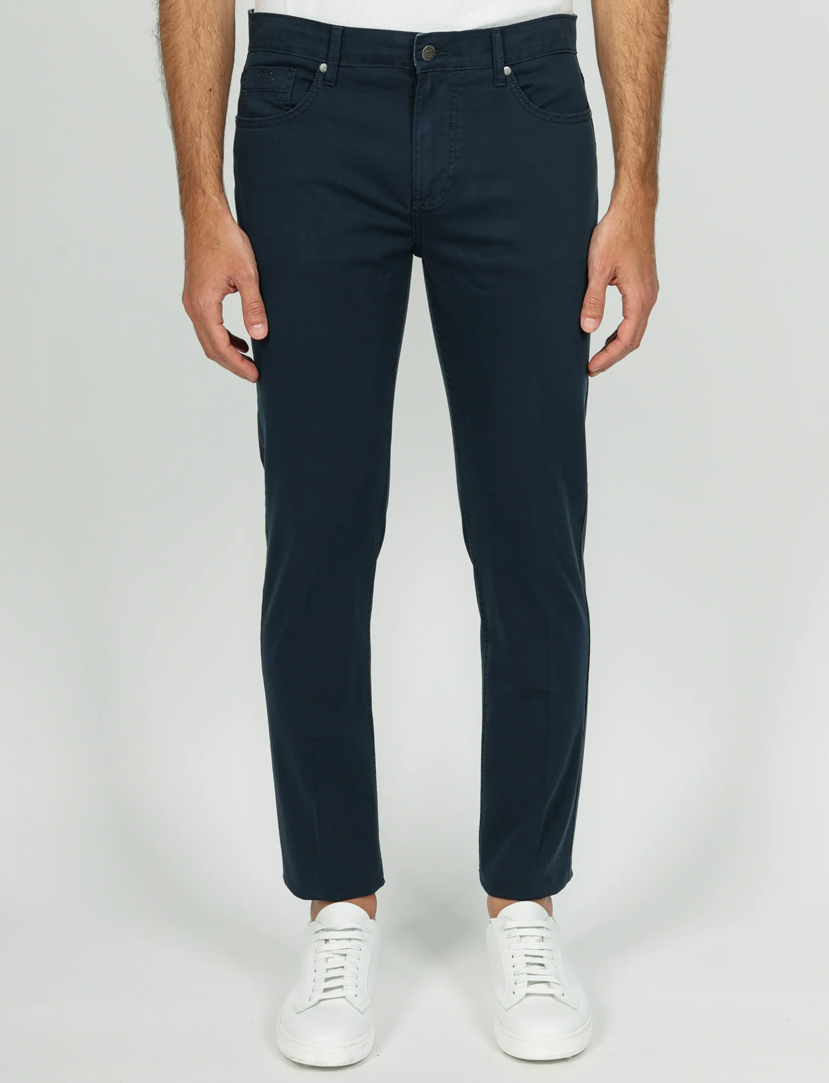 Pantaloni cinque tasche in raso di cotone