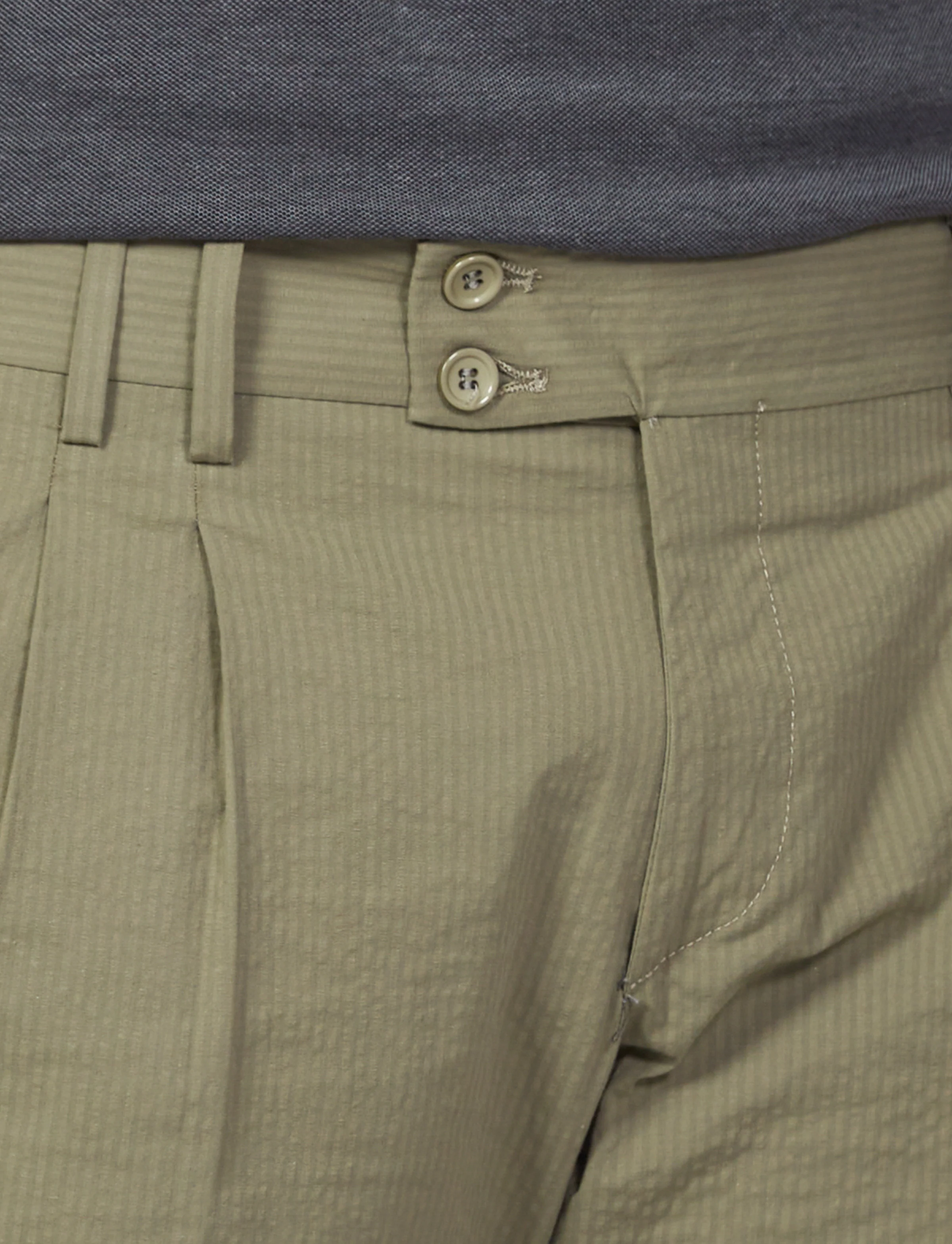 Bermuda in cotone goffrato con pinces - Image 18