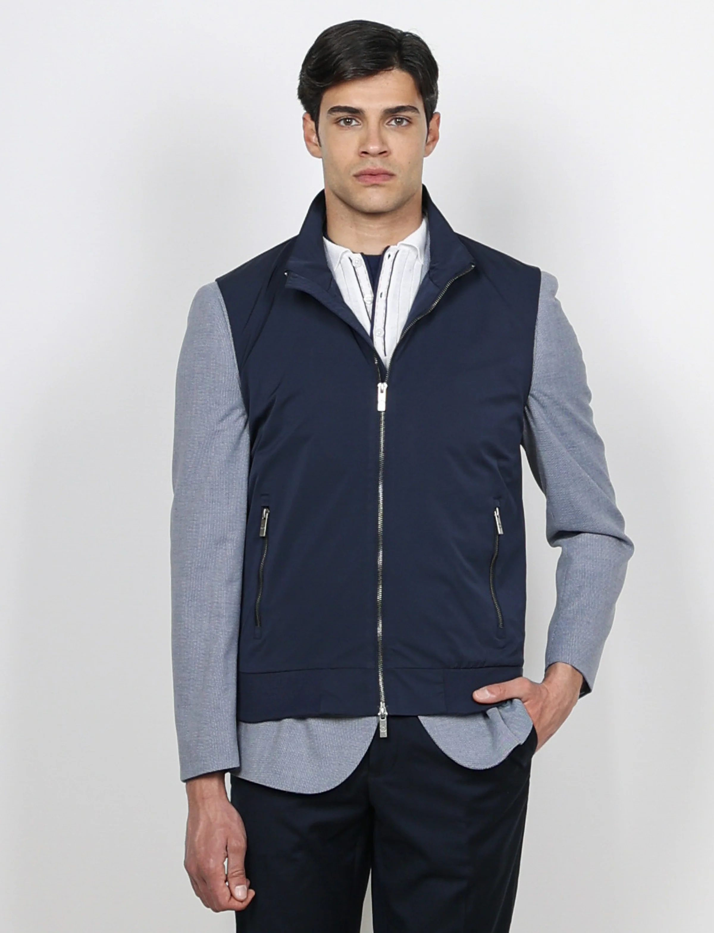 Gilet tinta unita in tessuto tecnico - Image 10