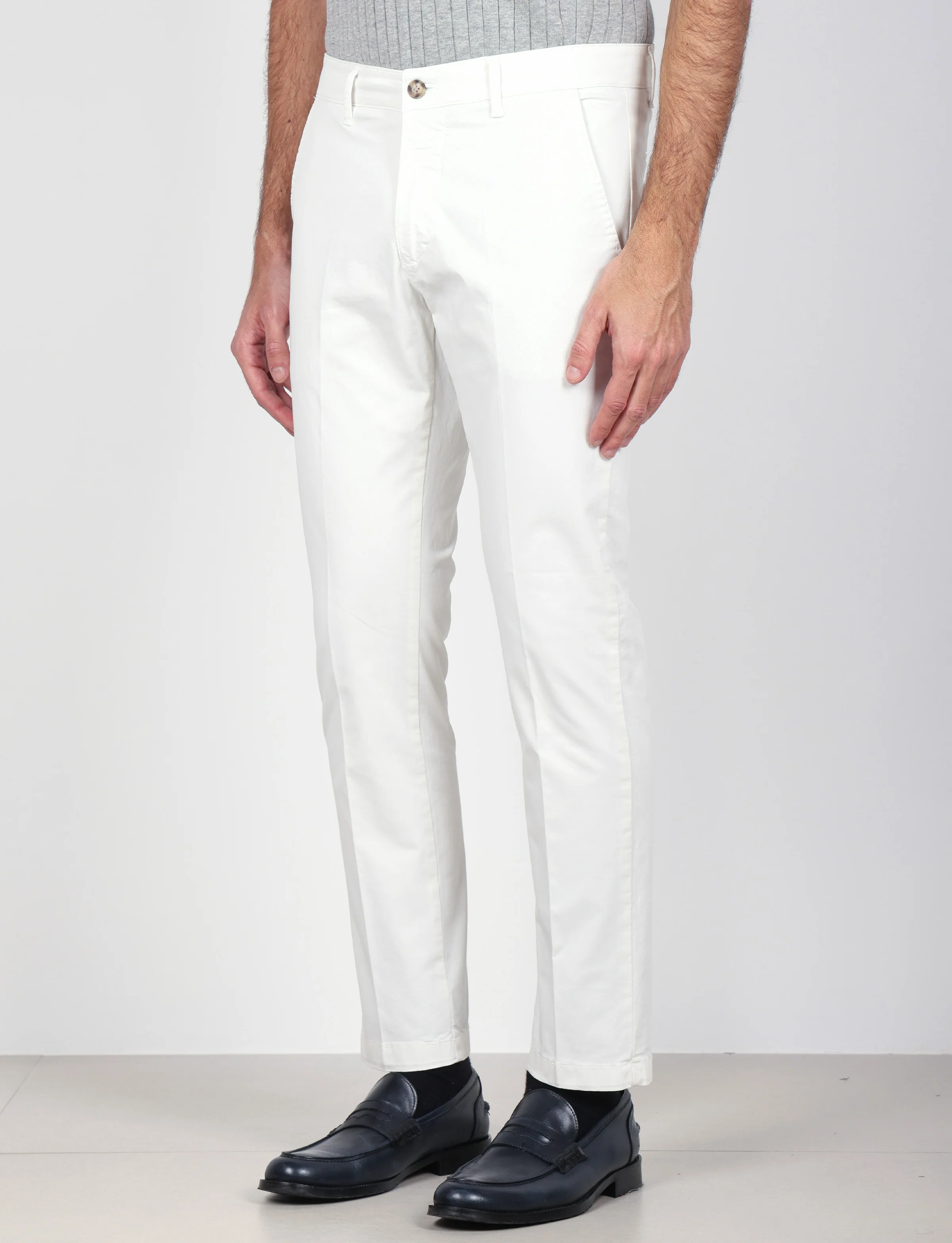 Pantaloni in gabardine di cotone stretch - Image 51