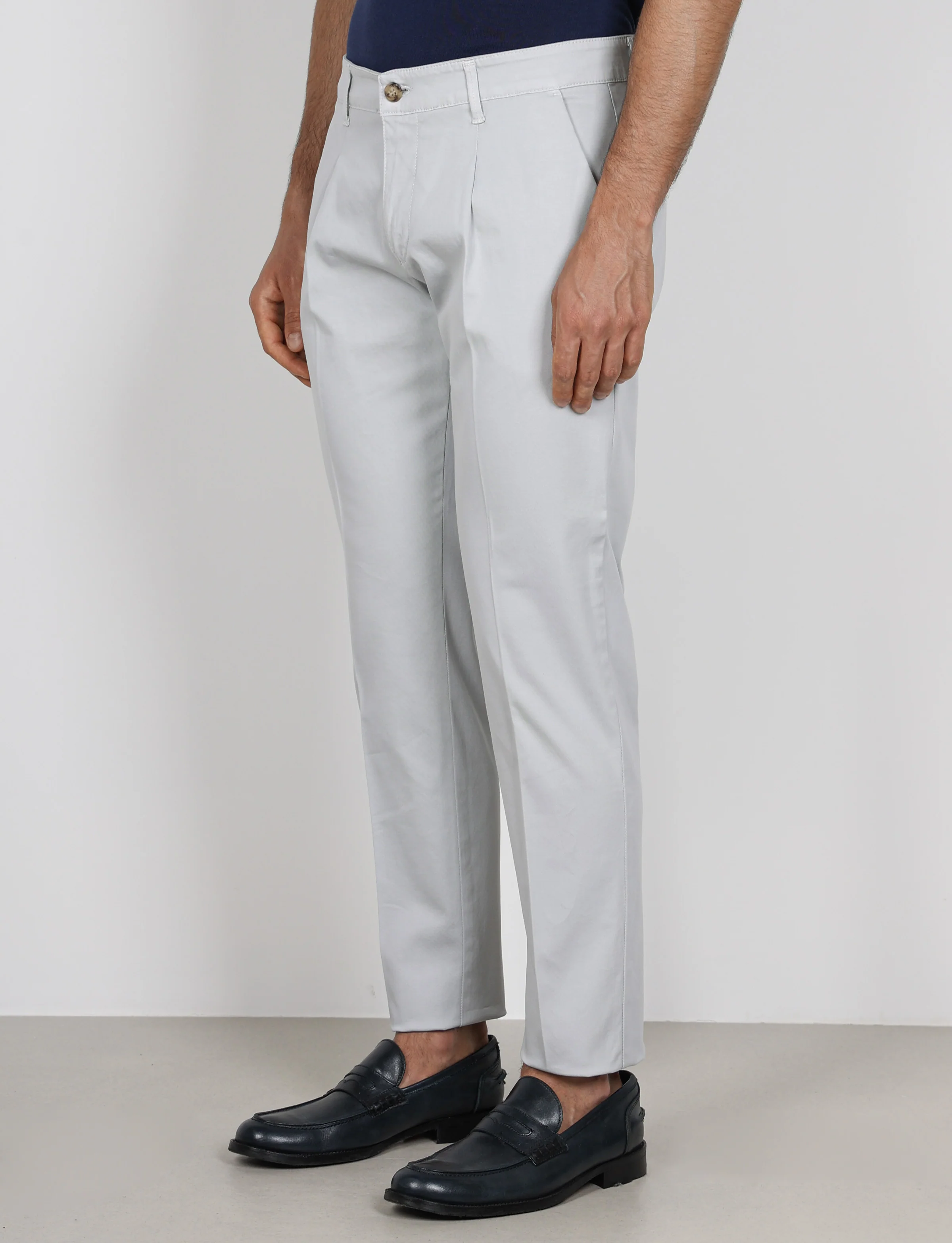 Pantaloni con pinces in cotone elasticizzato - Image 10