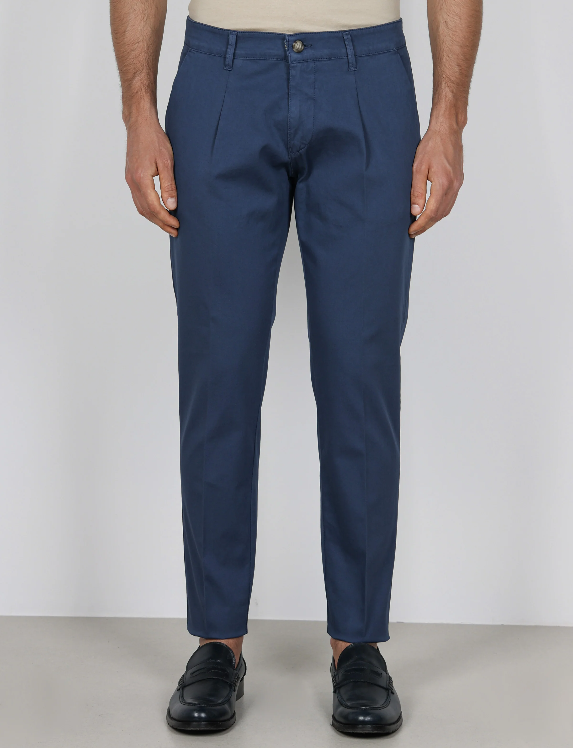 Pantaloni con pinces in cotone elasticizzato - Image 13