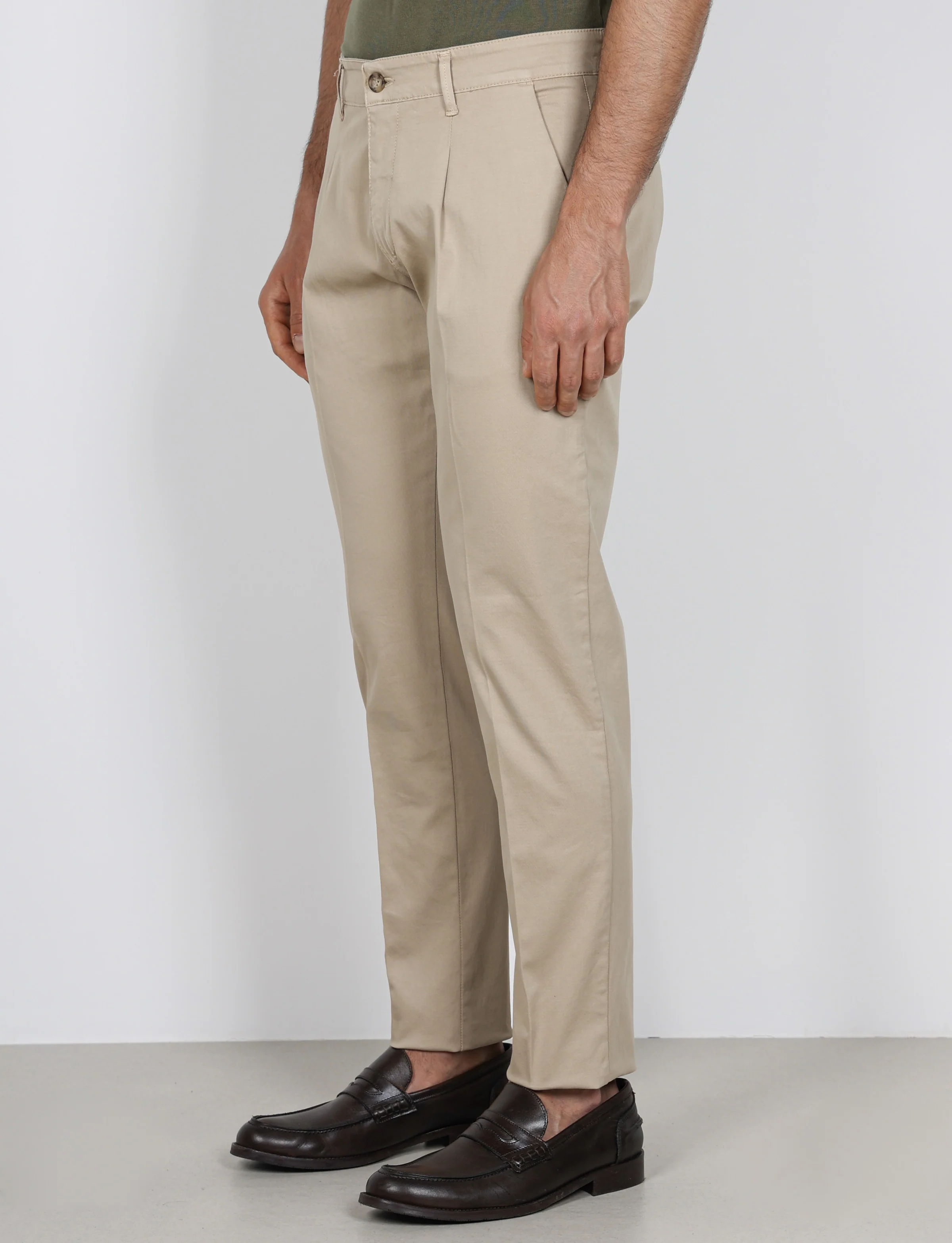 Pantaloni con pinces in cotone elasticizzato - Image 18