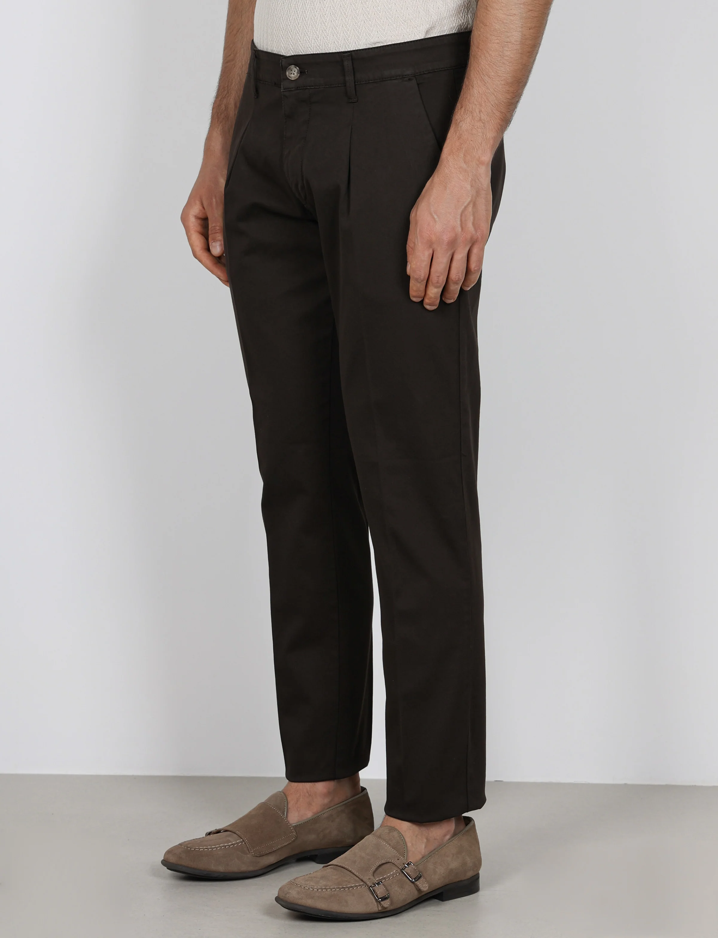 Pantaloni con pinces in cotone elasticizzato - Image 22