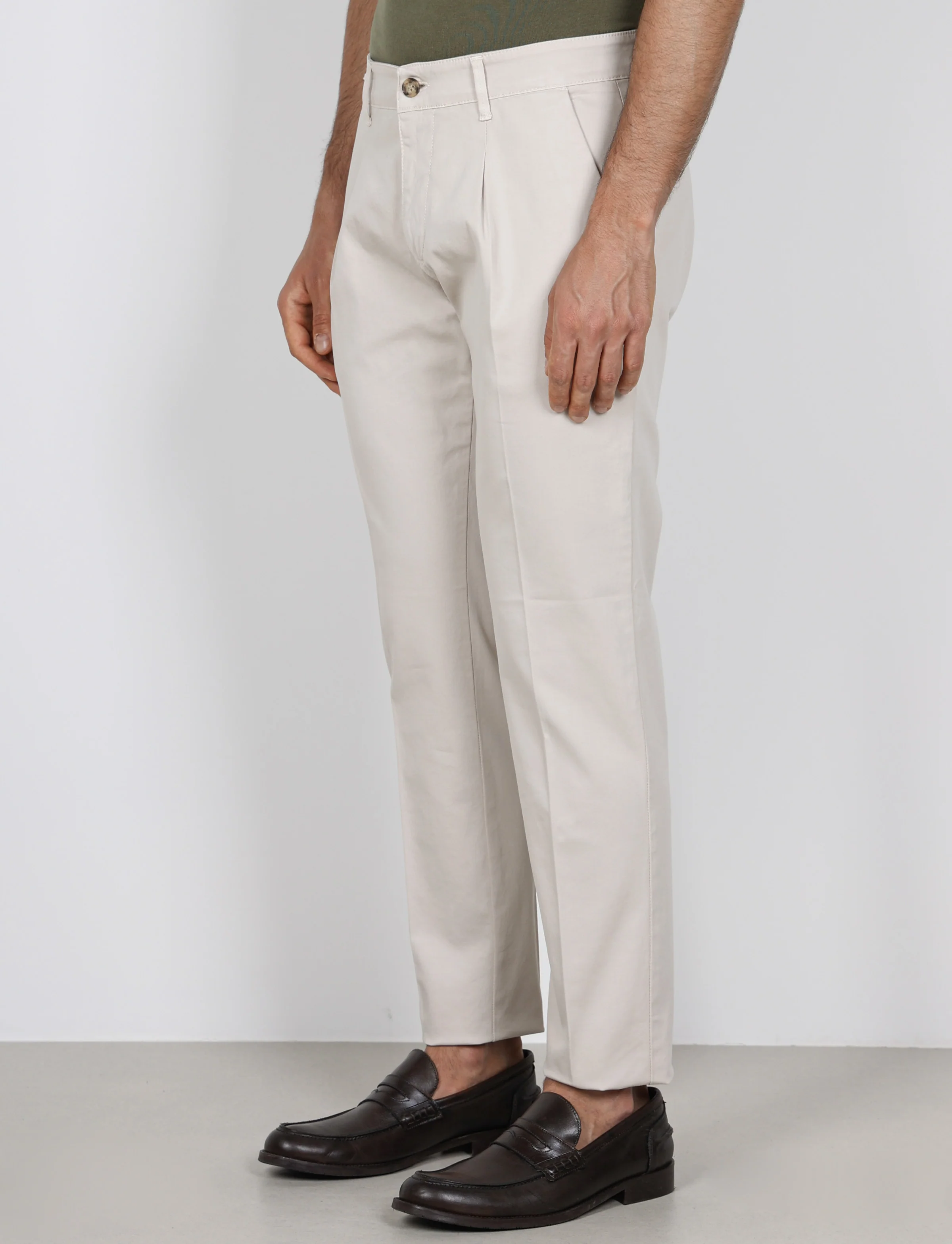Pantaloni con pinces in cotone elasticizzato - Image 28