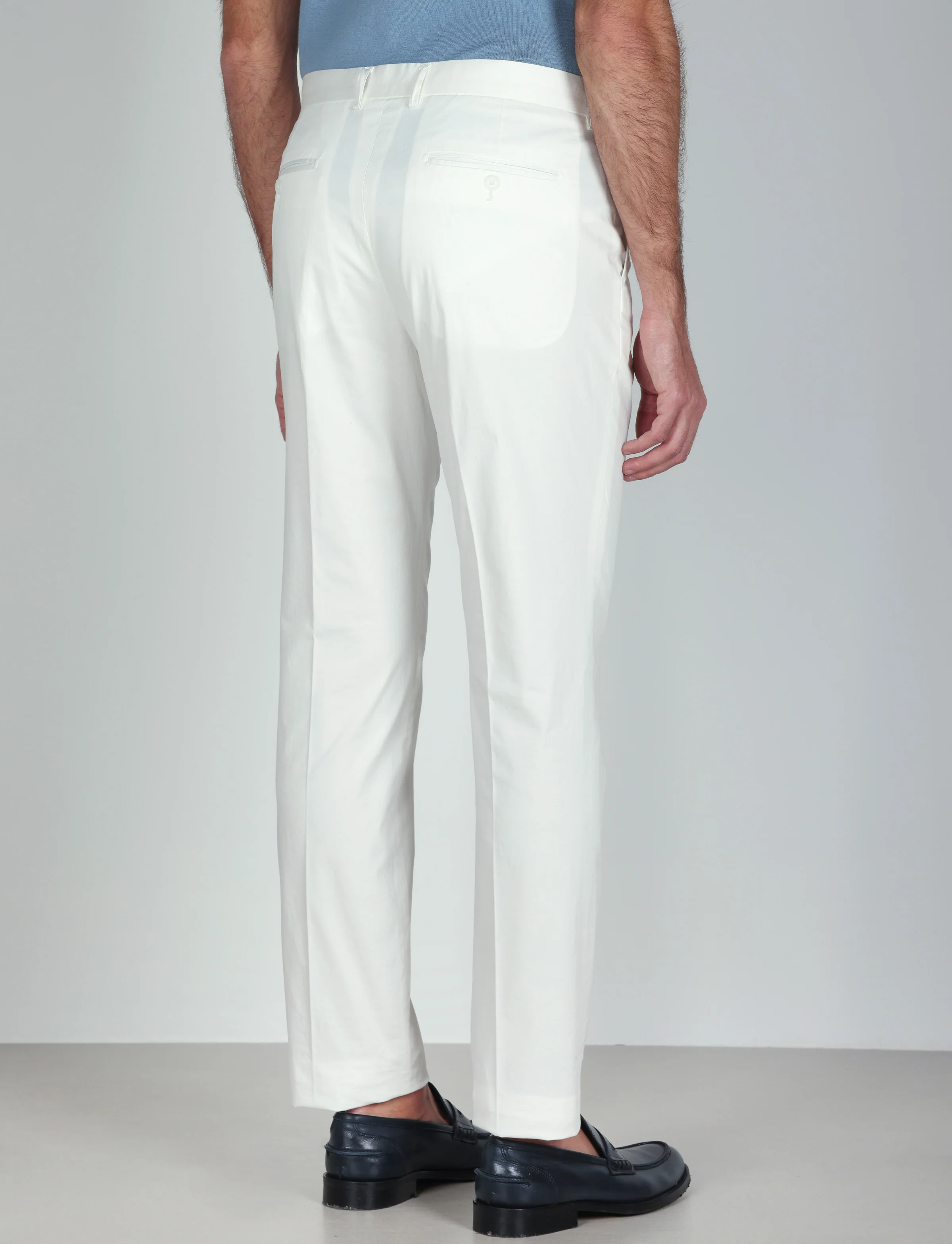 Pantaloni tinta unita in cotone stretch - Image 23