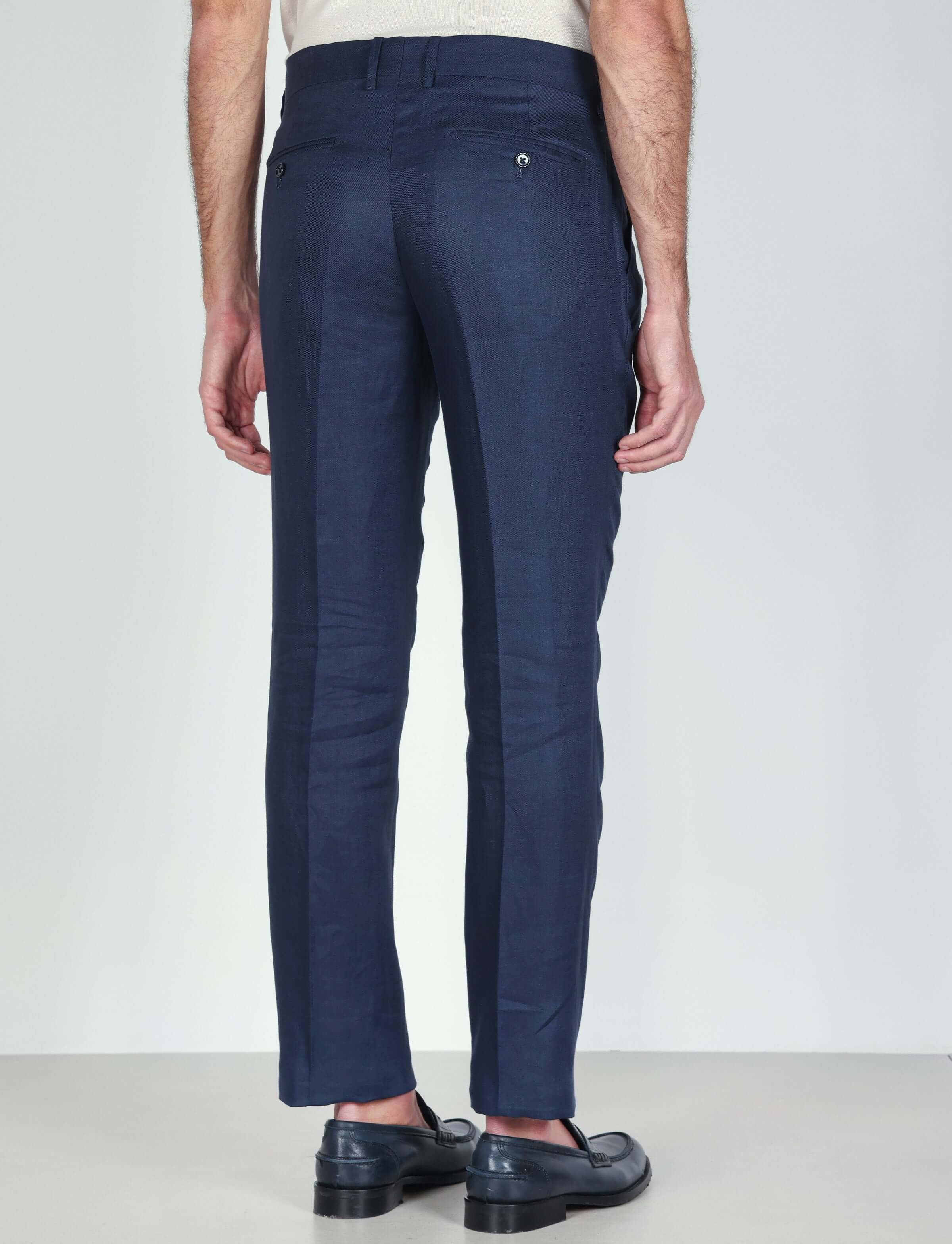 Pantaloni in lino con pinces - Image 9