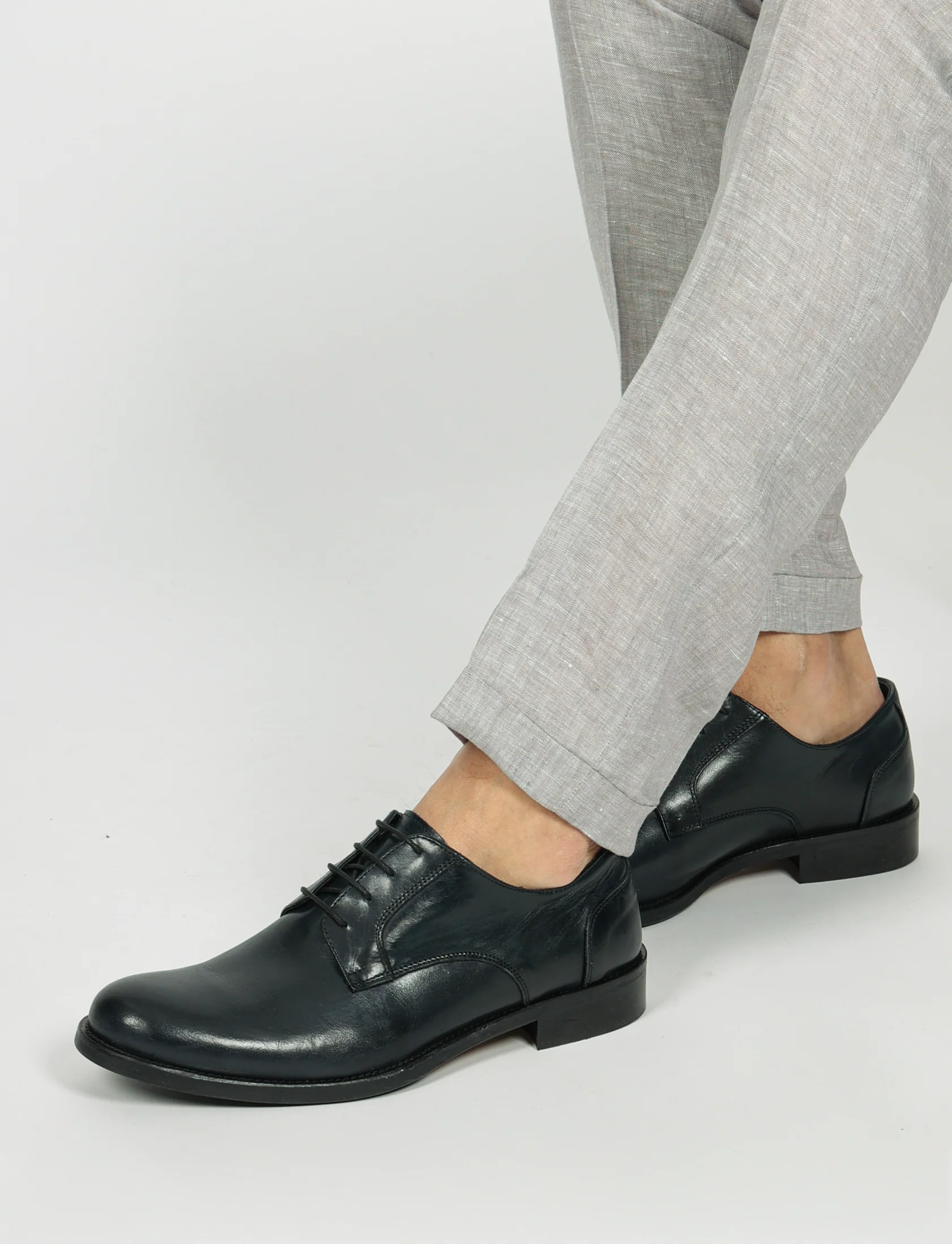 Pantaloni in lino melange con doppia pence - Image 10