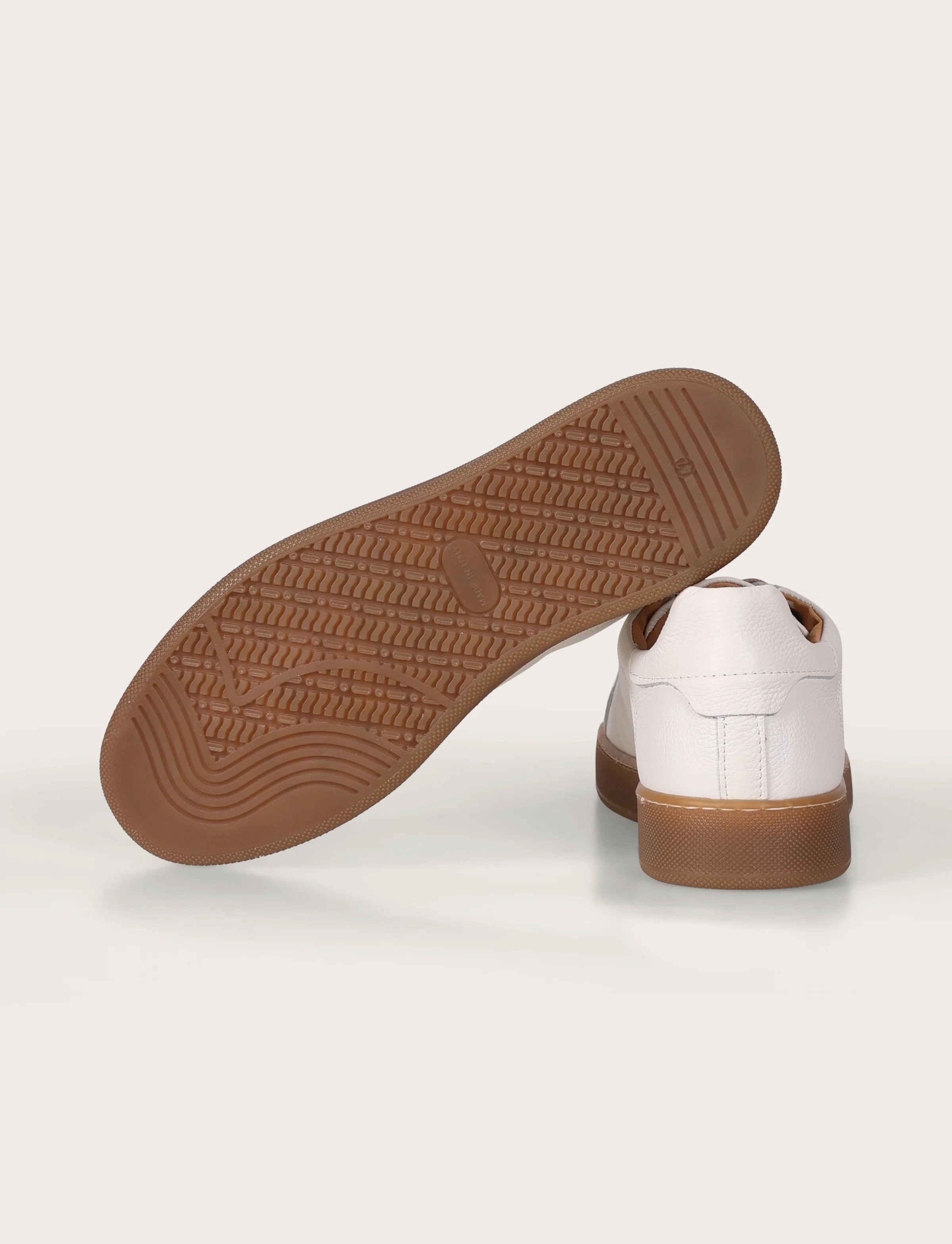 Sneakers in pelle bottalata con suola in gomma - Image 19