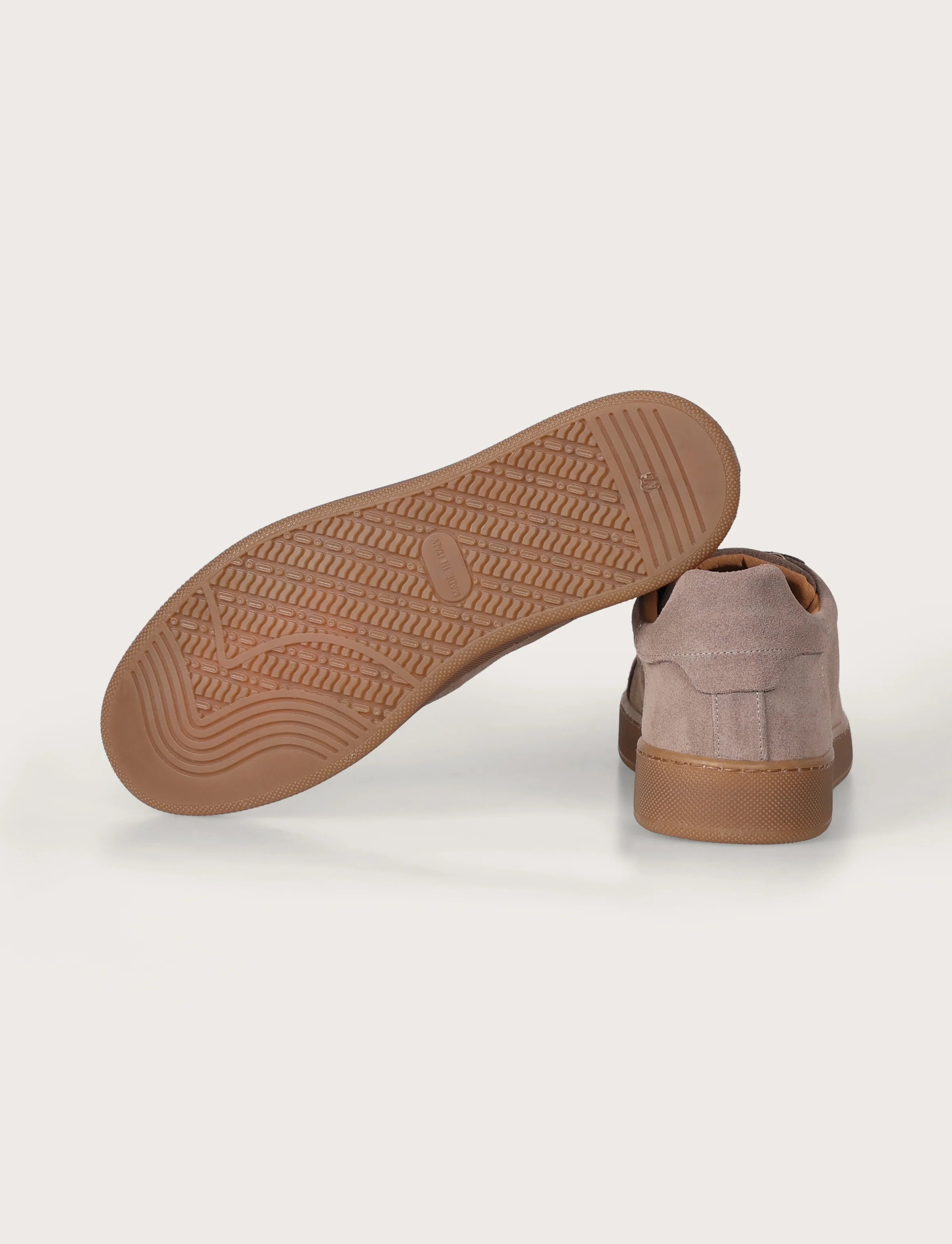 Sneakers in camoscio con suola in gomma - Image 11