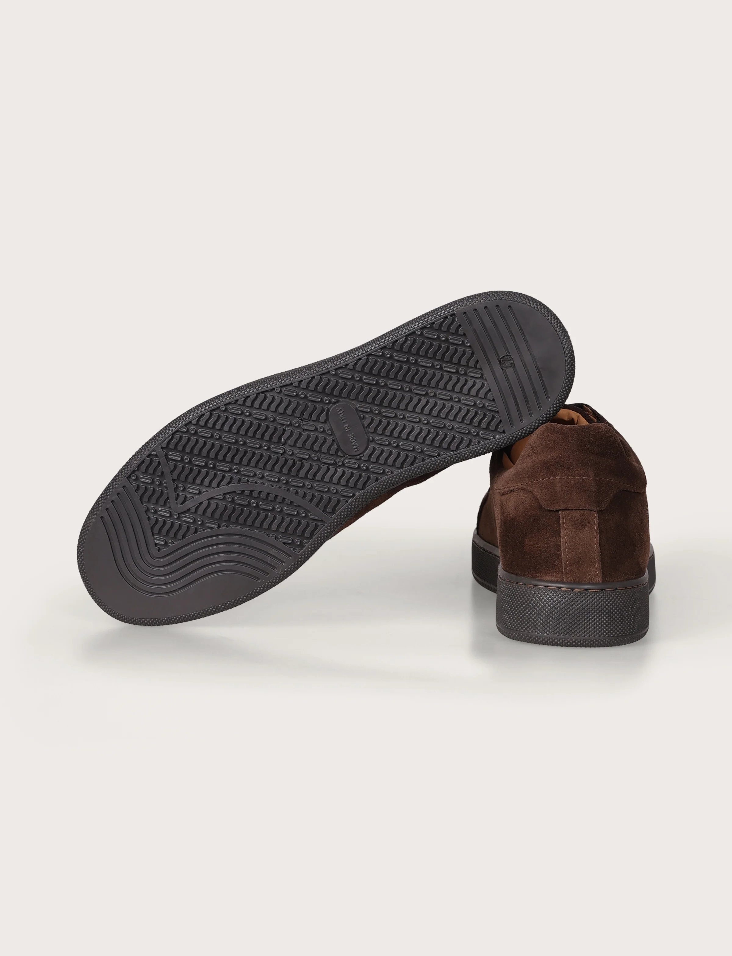 Sneakers in camoscio con suola in gomma - Image 18