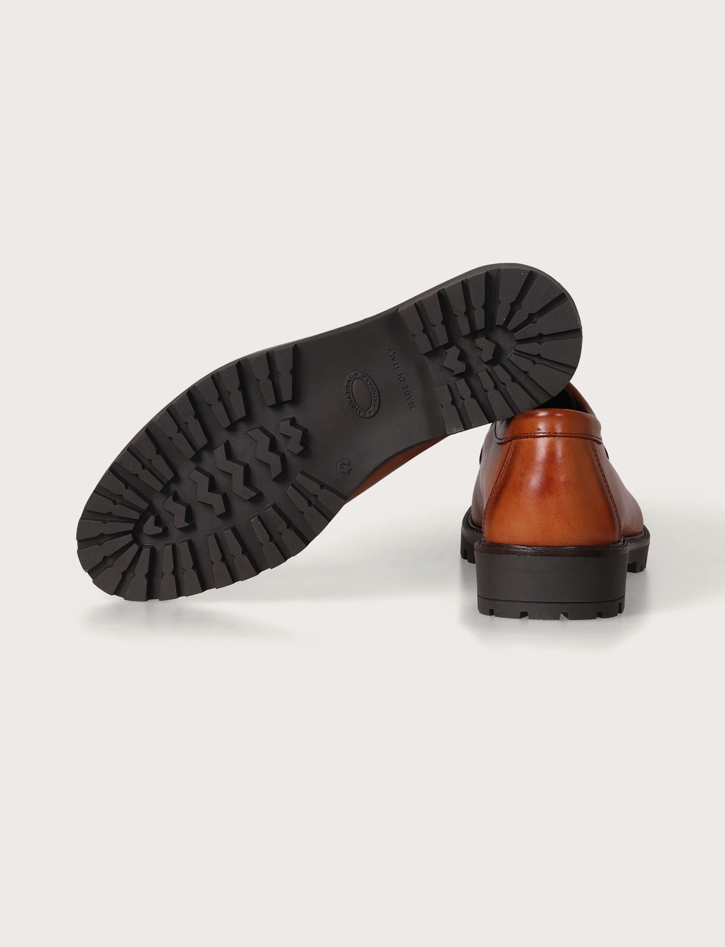 Scarpe stringate in pelle con suola carrarmato - Image 11