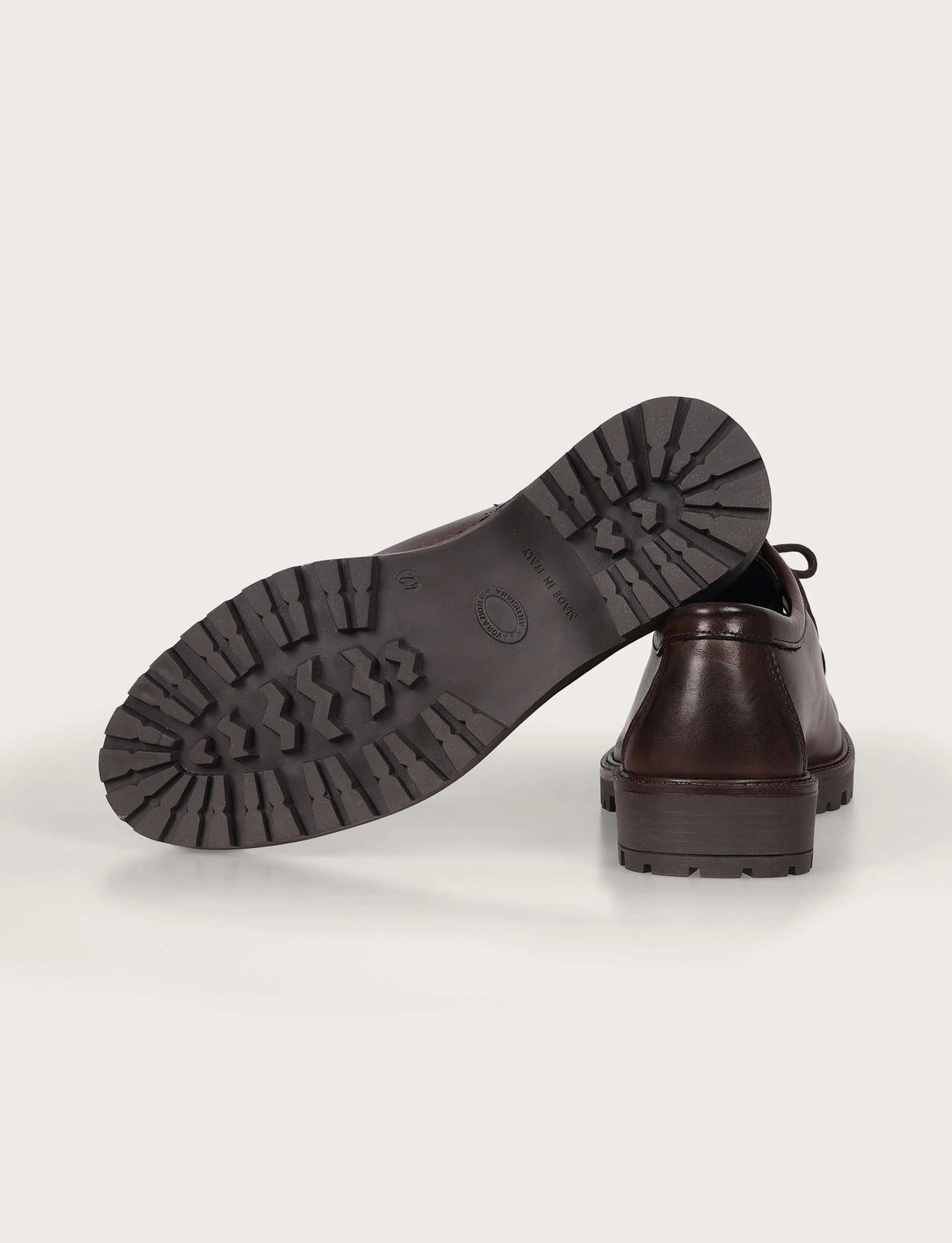 Scarpe stringate in pelle con suola carrarmato - Image 7