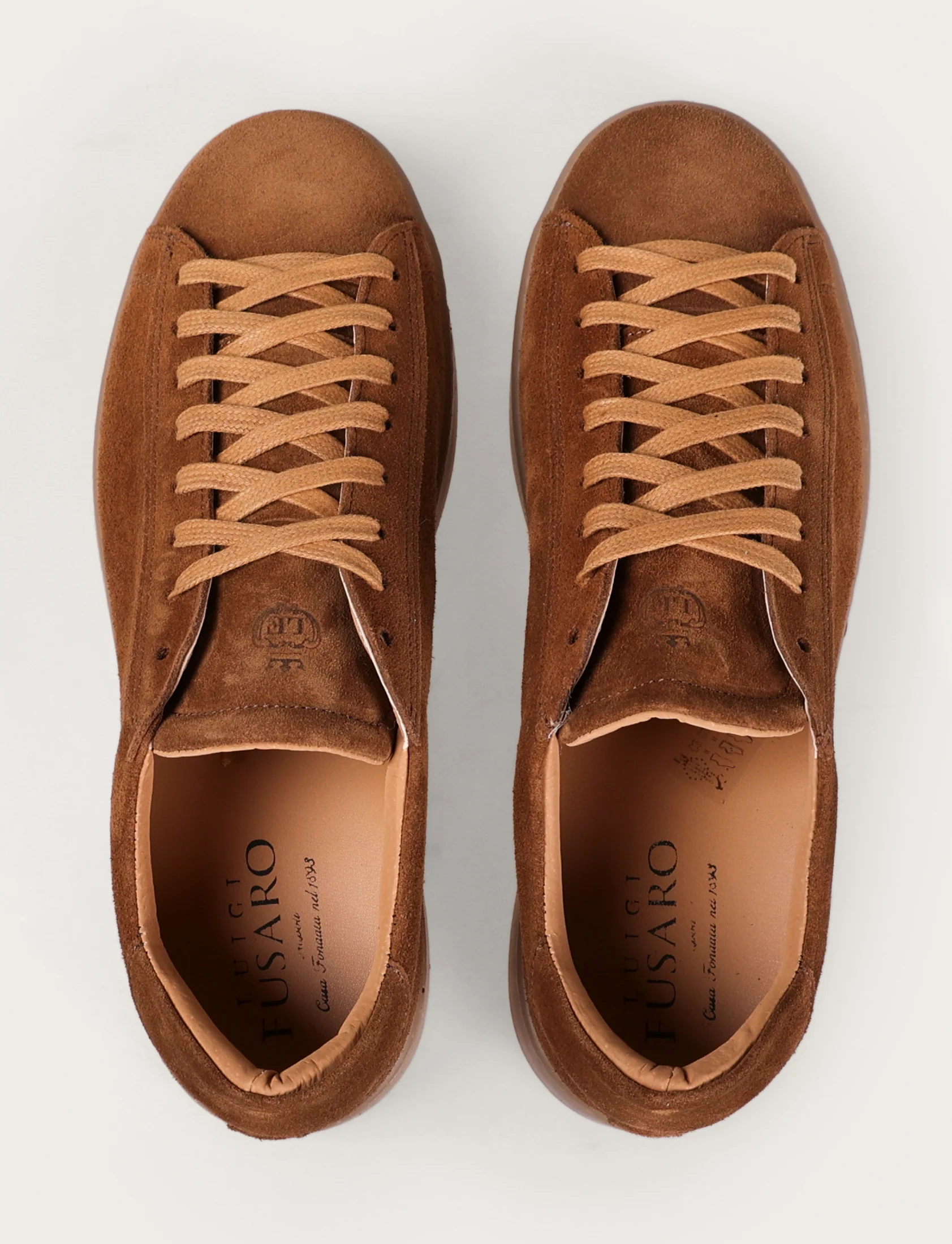 Sneakers in camoscio minimal con suola in gomma - Image 12