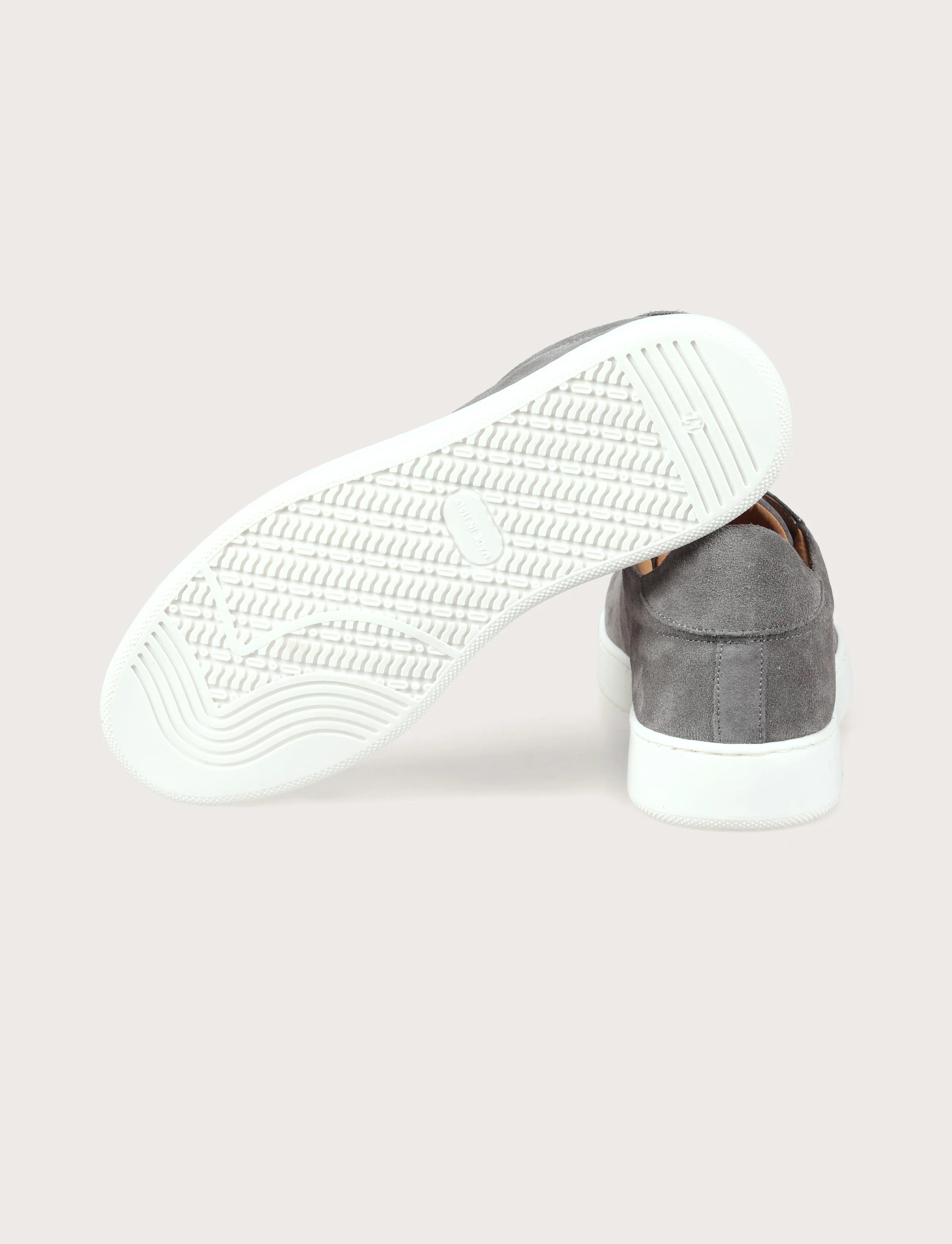 Sneakers in camoscio minimal con suola in gomma - Image 15