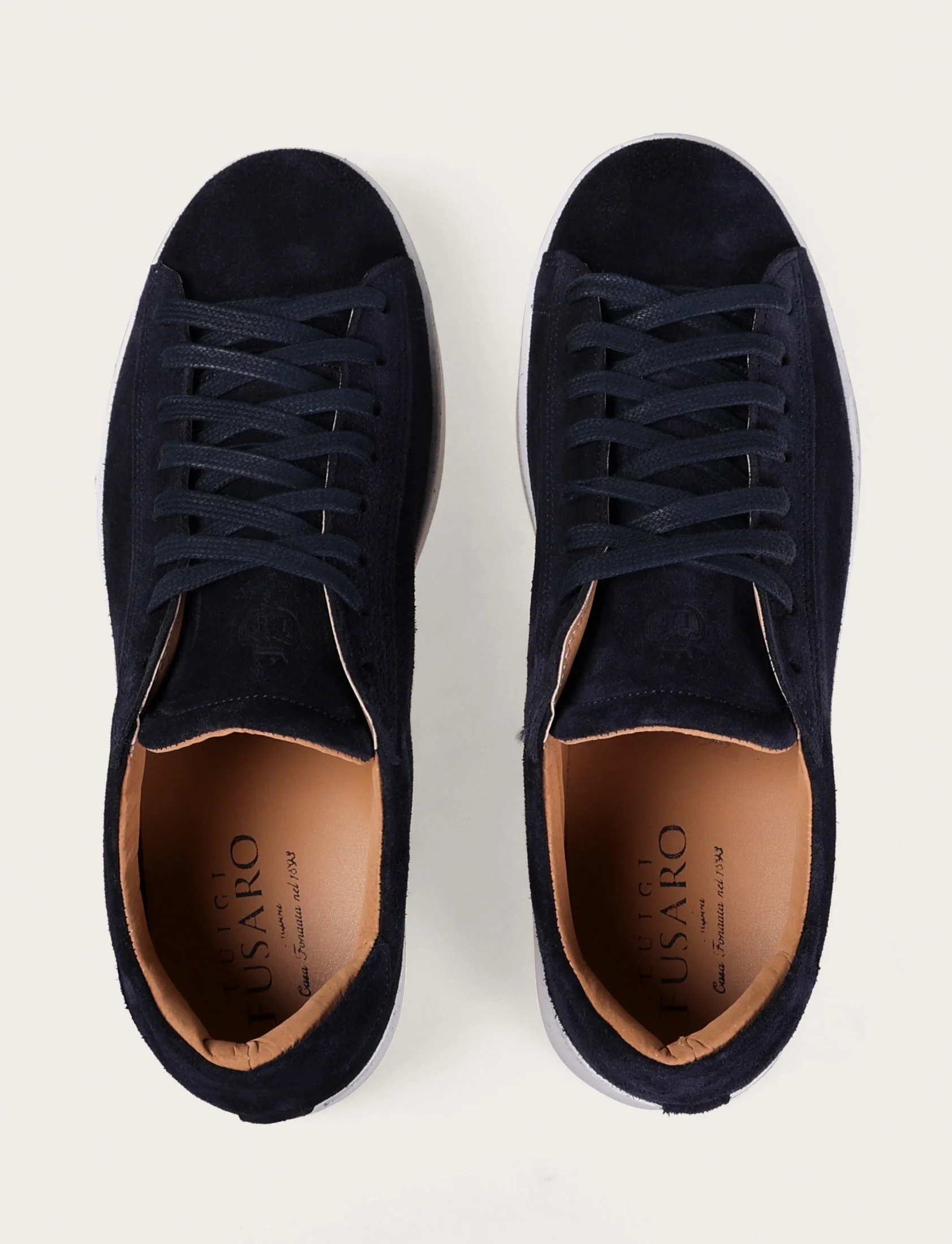 Sneakers in camoscio minimal con suola in gomma - Image 20