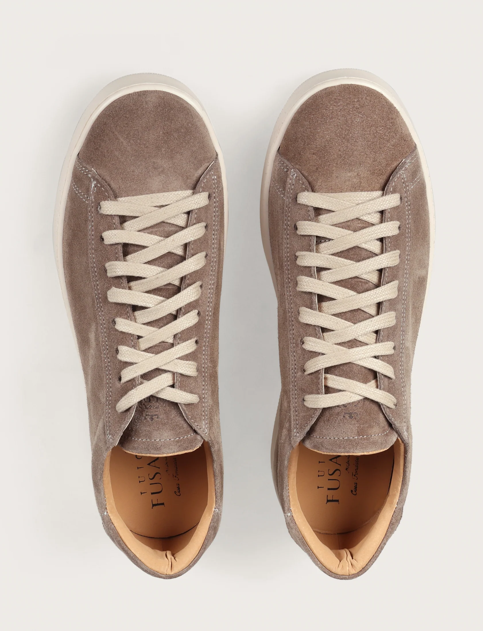 Sneakers in camoscio minimal con suola in gomma - Image 24