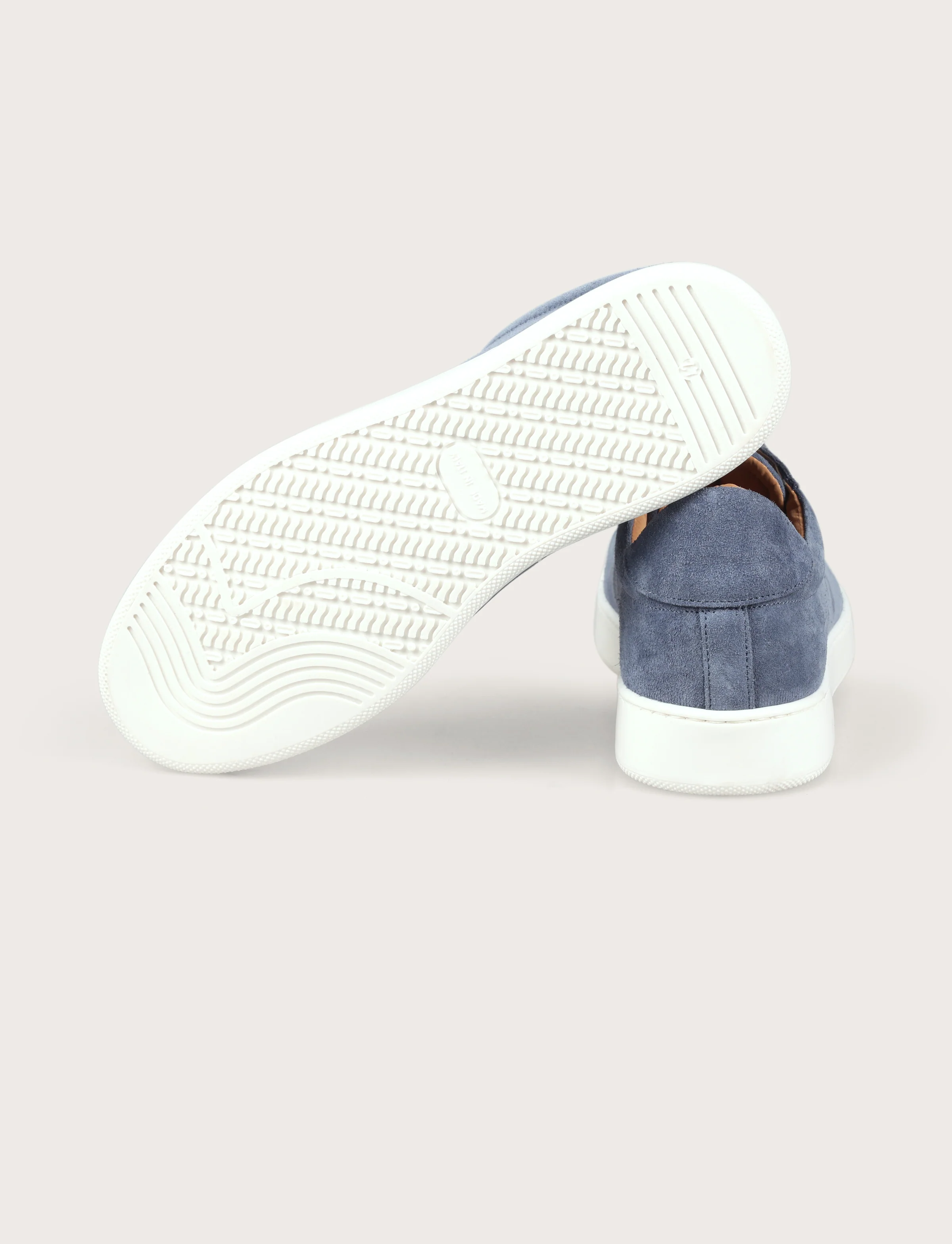 Sneakers in camoscio minimal con suola in gomma - Image 27