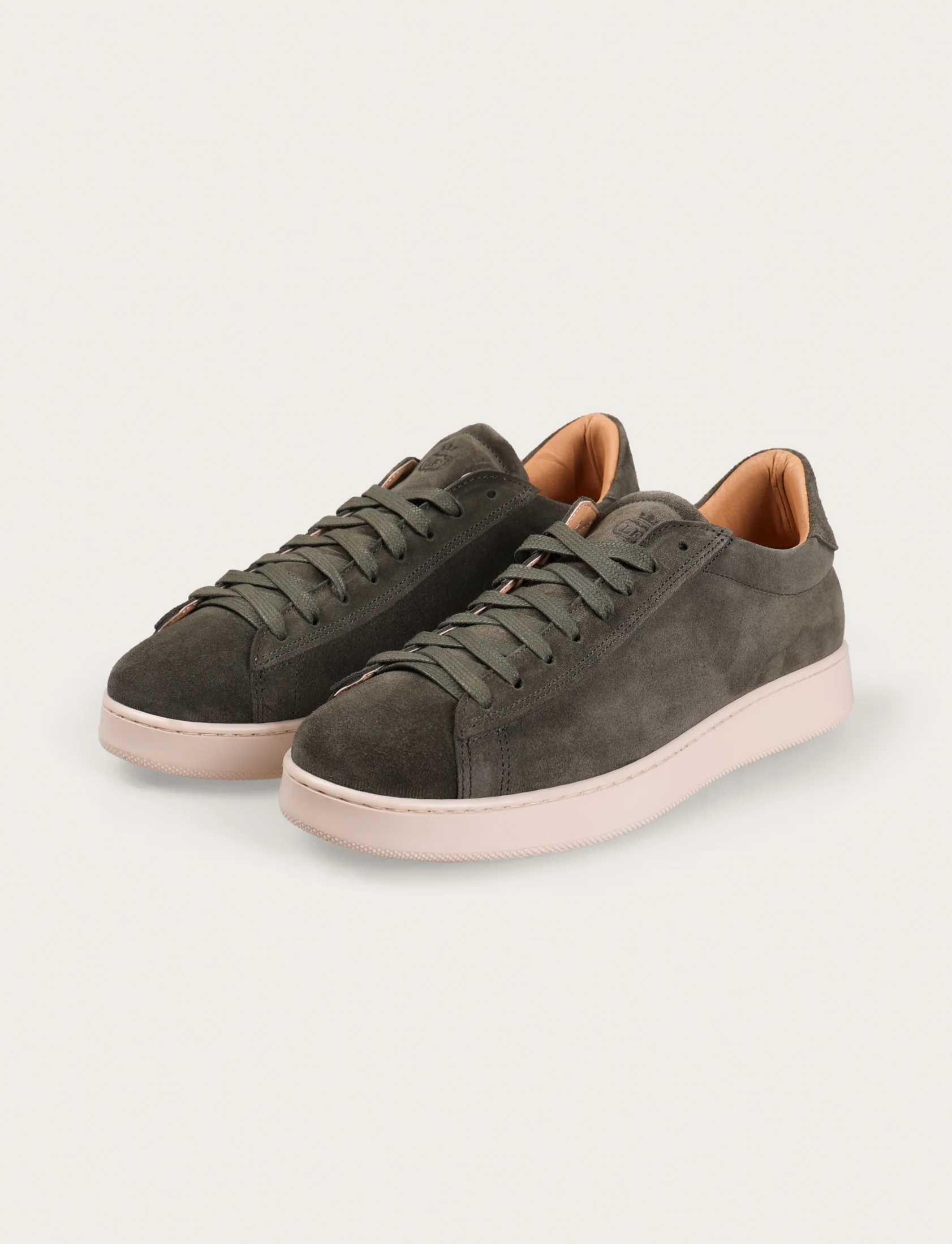 Sneakers in camoscio minimal con suola in gomma - Image 5