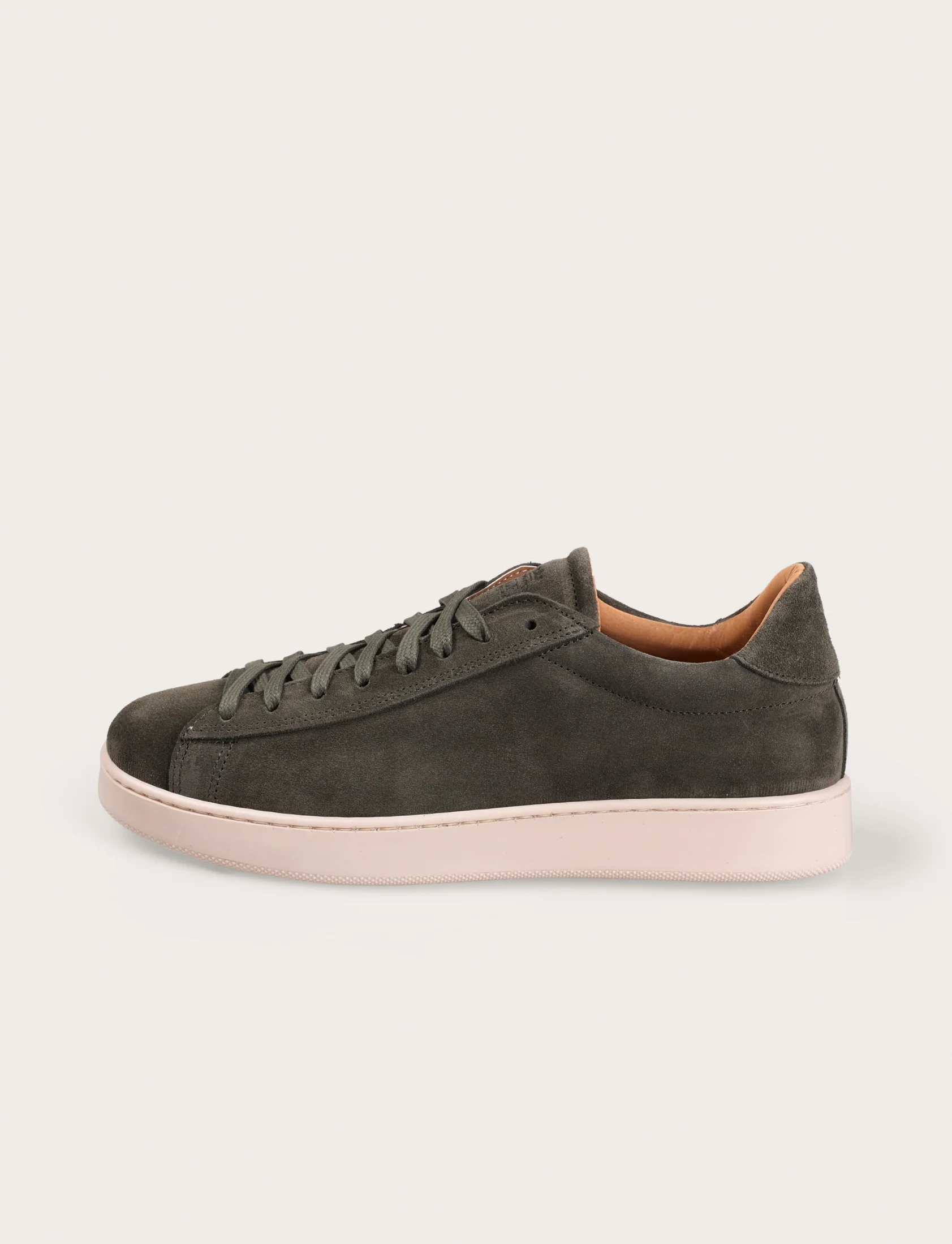Sneakers in camoscio minimal con suola in gomma - Image 6