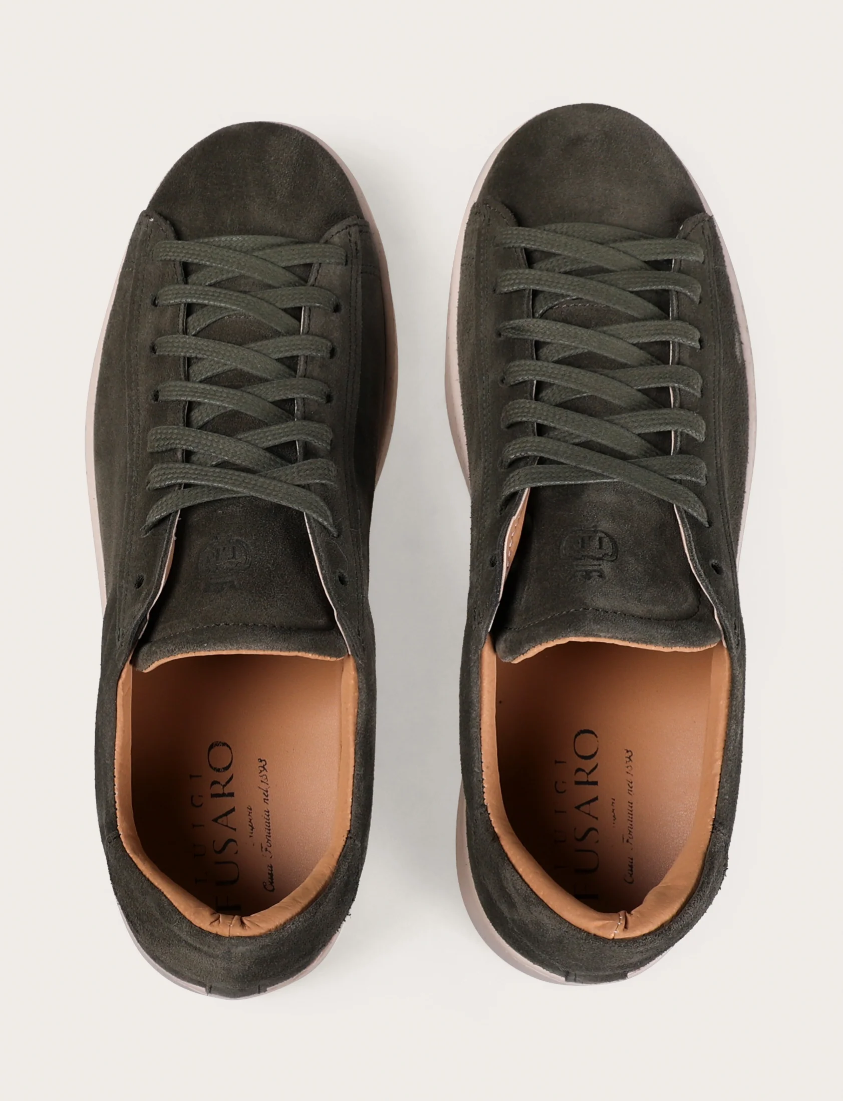 Sneakers in camoscio minimal con suola in gomma - Image 8