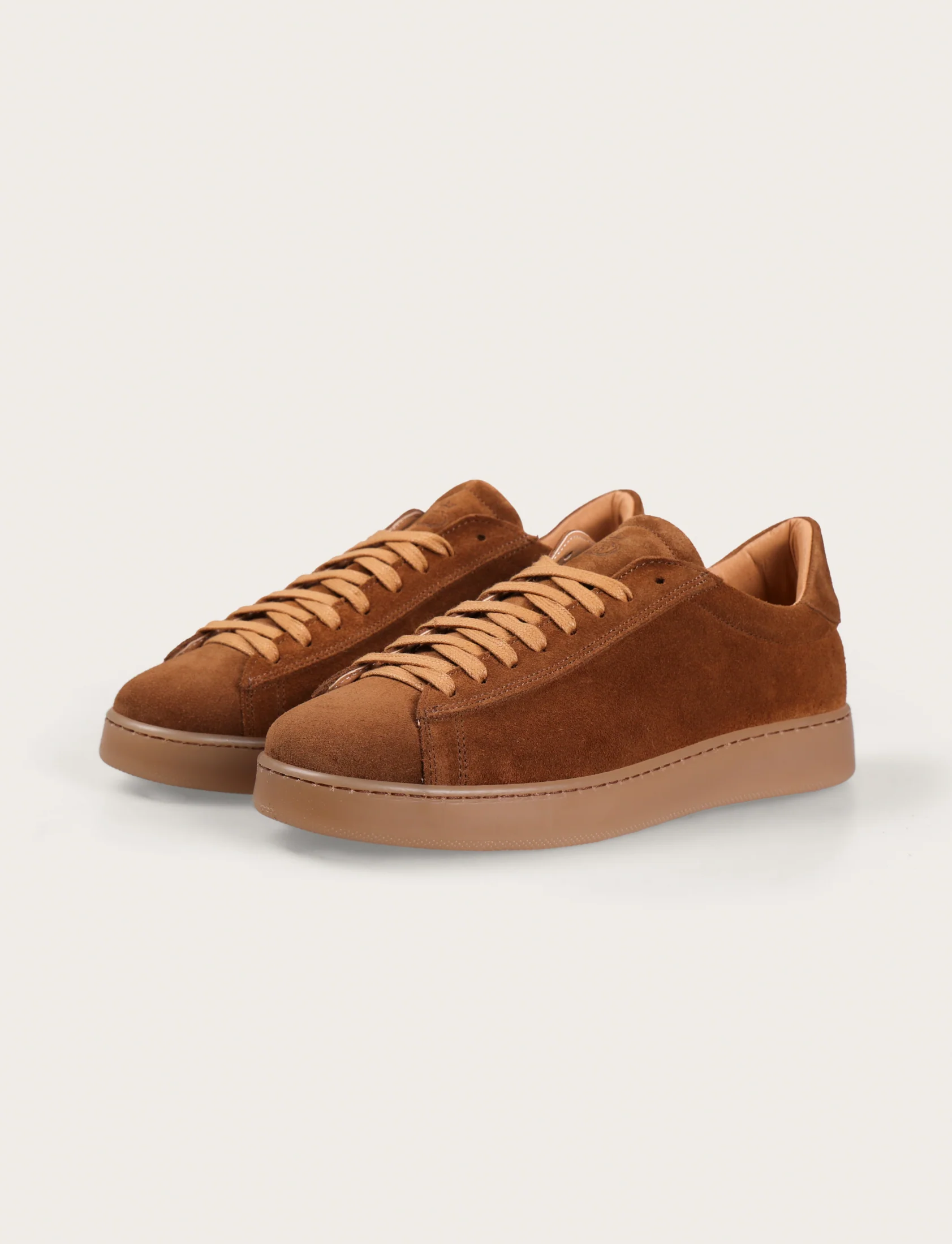 Sneakers in camoscio minimal con suola in gomma - Image 9