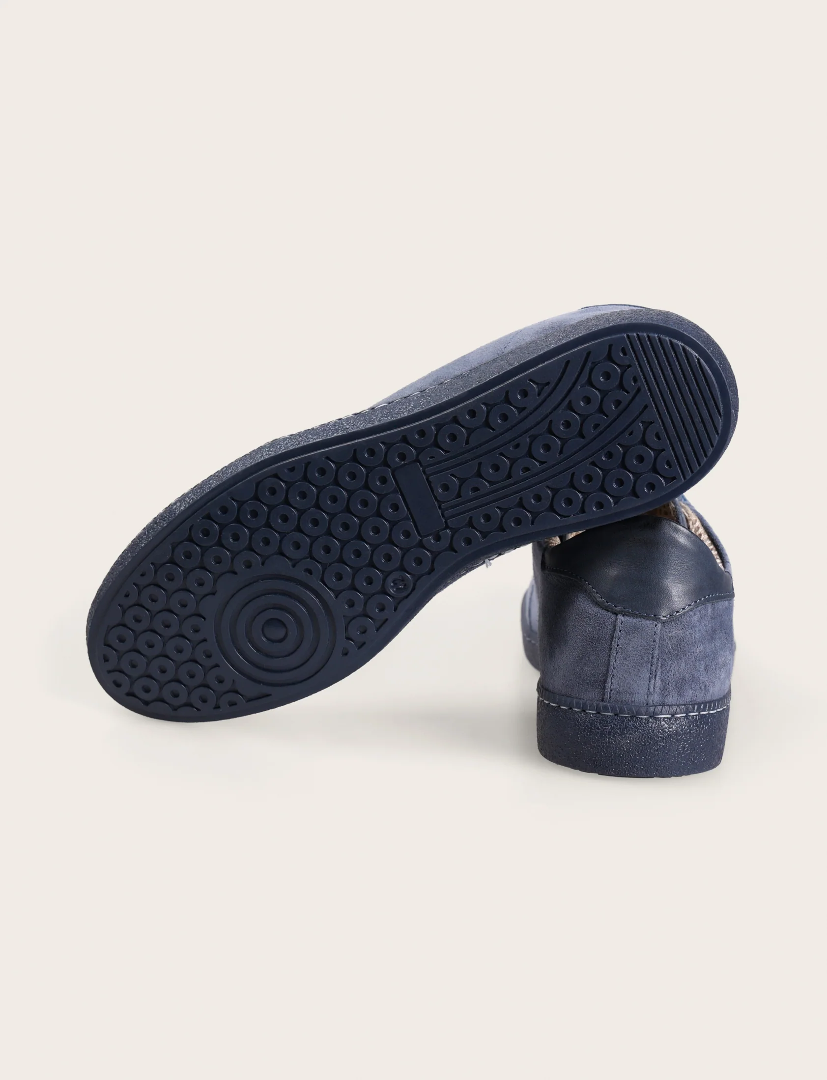 Sneakers in camoscio con suola in gomma - Image 15