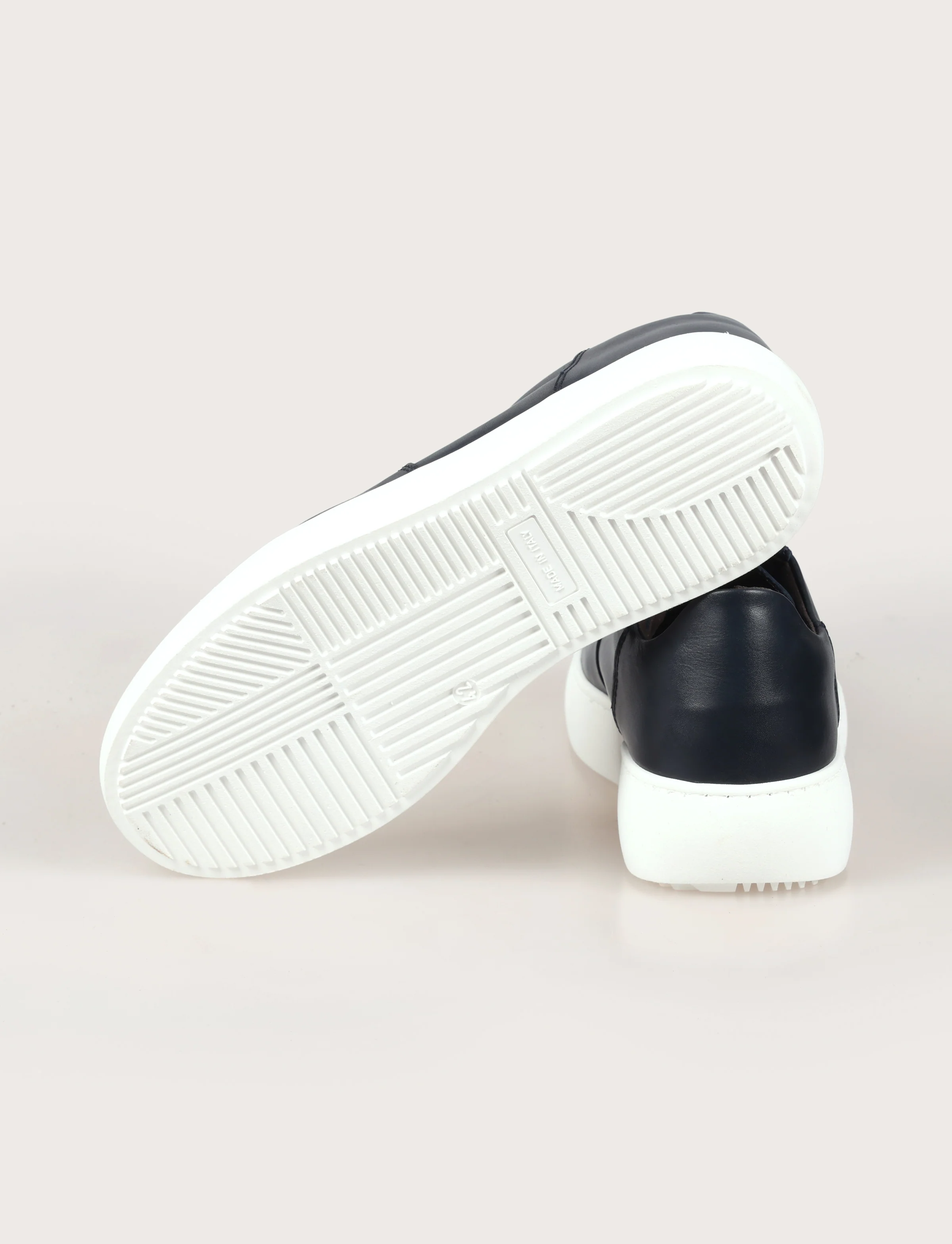 Sneakers in pelle casual con suola in gomma - Image 3